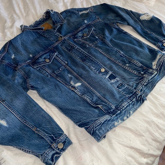 American Eagle Distressed Jean Jacket - Picture 2 of 4